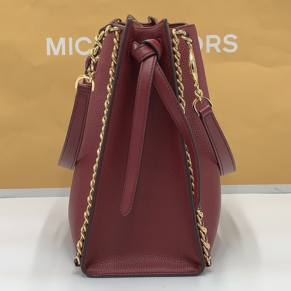 MICHAEL KORS
MINA LARGE BELTED CHAIN SHOULDER BAG DARK CHERRY COLOR - Picture 13 of 16